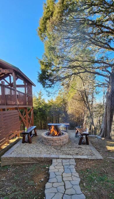 Bear Country Cabin Сев'єрвілл Екстер'єр фото