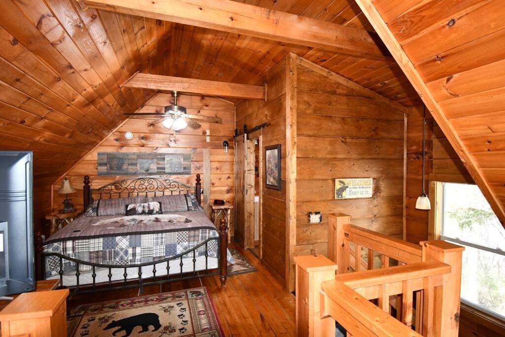Bear Country Cabin Сев'єрвілл Екстер'єр фото
